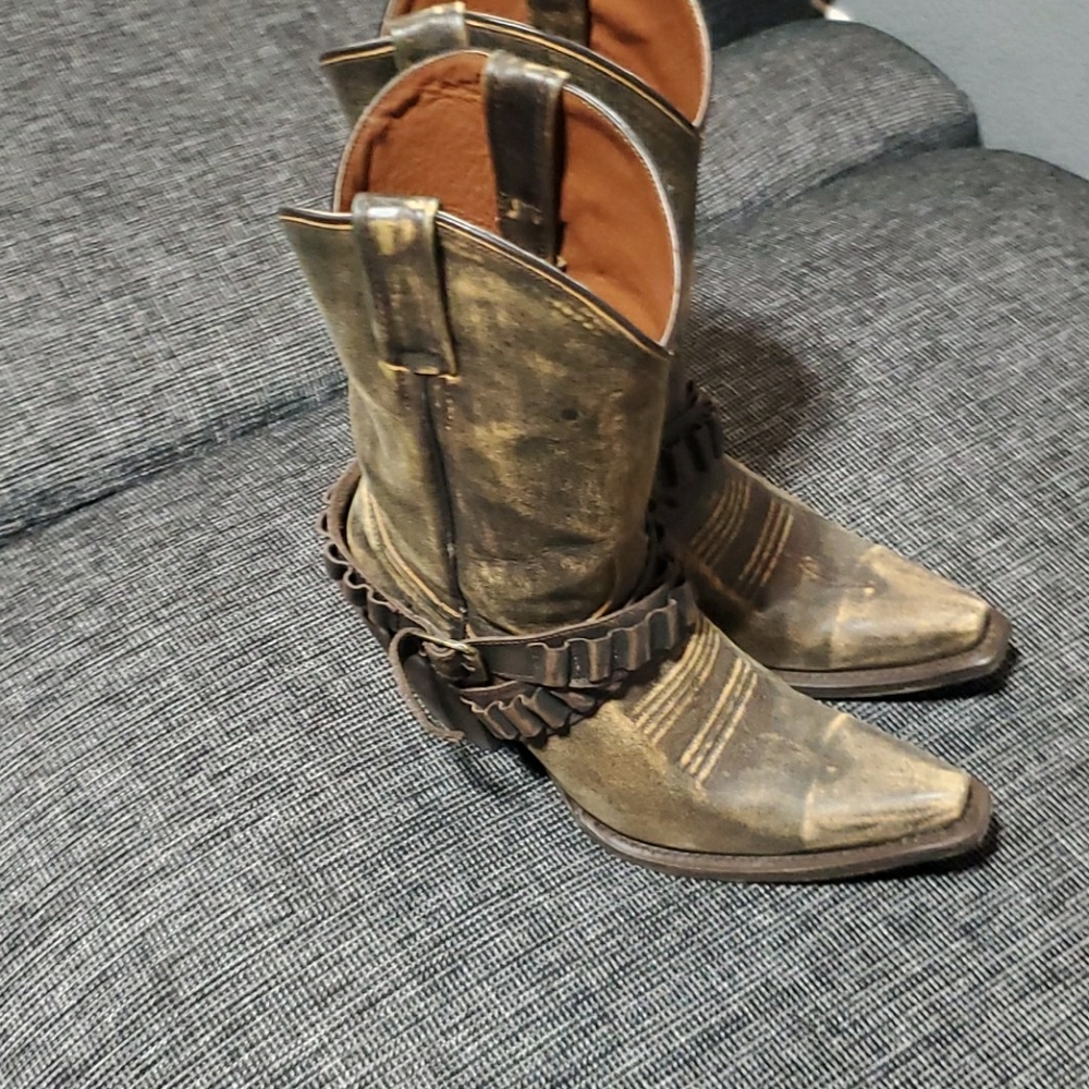 Women's cowboy boots